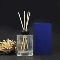Flacons à rayures de diffuseur de parfum de maison en verre de roseau d'huile aromatique de luxe rond de couleur personnalisée avec bouchon à vis et anches