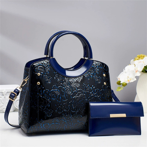 <span class=keywords><strong>Bolsos</strong></span> <span class=keywords><strong>de</strong></span> Mano Grandes Acolchados Rojos <span class=keywords><strong>de</strong></span> Moda para Mujer, <span class=keywords><strong>Marca</strong></span> Famosa con Logotipo, Compra al por Mayor, Nuevo Estilo 2026 - Product Image 2