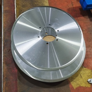 <span class=keywords><strong>Lame</strong></span> <span class=keywords><strong>de</strong></span> couteau circulaire en <span class=keywords><strong>carbure</strong></span> <span class=keywords><strong>de</strong></span> haute qualité personnalisée <span class=keywords><strong>de</strong></span> 610 mm pour <span class=keywords><strong>scie</strong></span> <span class=keywords><strong>à</strong></span> papier toilette et machine <span class=keywords><strong>à</strong></span> découper le papier toilette - Product Image 2