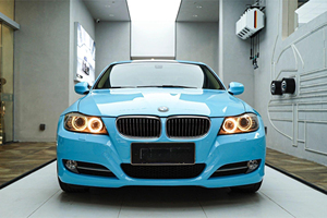 Film de covering automobile bleu ciel PET haute brillance 7,5 mil avec technologie Air Release auto-réparatrice, film vinyle intégral pour changement de couleur - Product Image 2