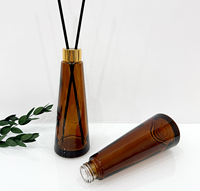 Vente en gros de flacons diffuseurs coniques en verre brun de 200 ml, flacons d'aromathérapie sans flamme en rotin avec bouchon à vis