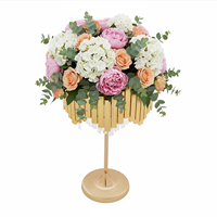 Support floral moderne en métal doré avec pendentifs en acrylique pour décoration de mariage, centres de table et présentoir floral pour table de réception