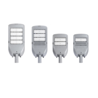 Lampadaire LED AC à quatre modules gris clair, haute luminosité, étanche IP67, garantie 5 ans, 4000K, angle de faisceau 150°, en alliage d'aluminium