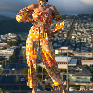 จั๊มสูทแฟชั่นชายหาดฤดูร้อนพิมพ์ลายเปิดไหล่แขนยาวแต่งระบาย ผ้าเรยอนวอยล์ 100% จั๊มสูทผู้หญิง - Product Image 1