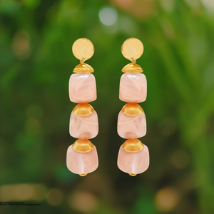 ต่างหูแฟชั่นทรงหยดน้ำ สแตนเลสสตีล 316L ชุบทอง PVD ดีไซน์ประดับลูกปัดสีชมพู ทนทาน เป็นมิตรต่อสิ่งแวดล้อม - Product Image 3