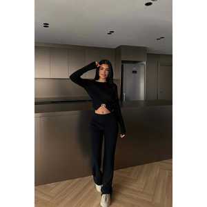 Conjunto de Punto con Detalle de Botones Negros, Tejido de Ganchillo y Patrón Estampado - Product Image 3