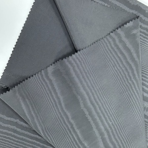 Nouveau <span class=keywords><strong>tissu</strong></span> en polyester à effet <span class=keywords><strong>moiré</strong></span>, finition effet <span class=keywords><strong>moiré</strong></span>, <span class=keywords><strong>tissu</strong></span> à effet visuel 3D, gaufrage pour robes et sacs - Product Image 3