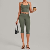 Set Yoga Wanita Bahan Bernapas Ringan Model Halter Neck, Atasan Crop Top Elastis Ketat & Celana Capri, Pakaian Olahraga