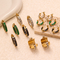 Boucles d'oreilles clous géométriques haut de gamme à texture texturée avec zircon, en acier inoxydable plaqué or et imitation perle, pour femme