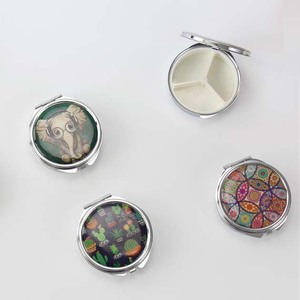 Diskon besar kotak <span class=keywords><strong>pil</strong></span> 3 kompartemen suvenir bulat logam kotak penyimpanan <span class=keywords><strong>pil</strong></span> obat kecil dengan cermin - Product Image 1