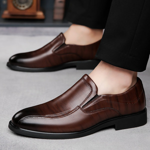 Mocassins en cuir véritable pour hommes, à bout pointu, à enfiler, semelle souple, chaussures de mariage, style décontracté d'été marron - Product Image 2