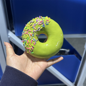 Donut Navideño de 4 Pulgadas, Color Matcha, con Mermelada de Pistacho, Modelo de Comida Artificial, Donuts de Chocolate, Nuez Verde, Azúcar, Frijol, Pan - Product Image 3