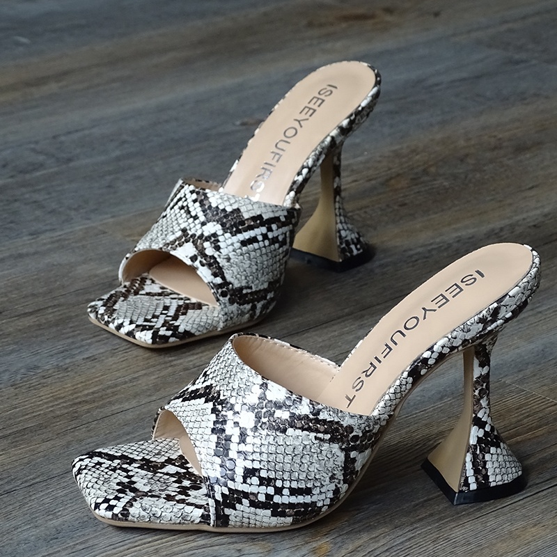 Zapato de fiesta abierto PO389GA Pomares en plata. Calzados Gayoso.