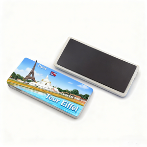 Imán de Resina Personalizado para Refrigerador, Recuerdo de Viaje Hecho a Mano con Diseño de Paisaje Rural - Product Image 3
