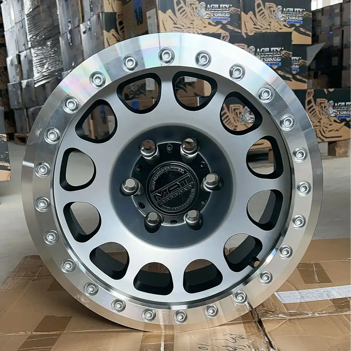Chrome Two-pieces 16 17 Inch Beadlock Wheel Rims Machine Silver Disk Forged Wheels for Pickup Alloy Mags Wheels for Nissan Hilux