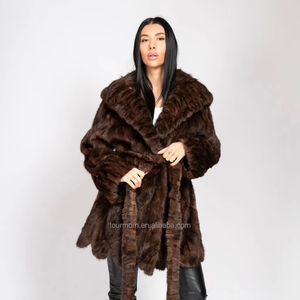 Alaska |   Luxuriöser brauner Nerzmantel mit üppiger Pelzkapuze und Pelzgürtel - Product Image 1
