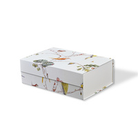Boîtes cadeaux pliables de luxe personnalisées Aimant blanc à rabat gaufrage estampage ruban noir Aimant blanc de luxe personnalisé plastification mate