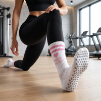 Chaussettes de yoga et de Pilates antidérapantes professionnelles à semelle intégrale avec logo cœur personnalisé pour femmes, couleurs OEM
