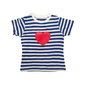 Camiseta de algodón estampada para niñas con parche de corazón, camiseta informal de manga corta para niños, ropa suave y cómoda para uso diario - Product Image 1