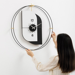 Reloj de Pared Irregular Wozoom, Analógico, Funciona con Batería, Silencioso, Decoración para Sala de Estar - Product Image 2