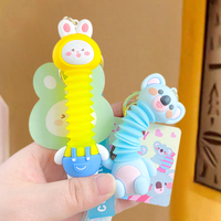 Porte-clés en caoutchouc à tube télescopique de décompression d'animaux de dessin animé Porte-clés de voiture personnalisable Pendentif Couples Cartable Porte-clés Utilisation au bureau