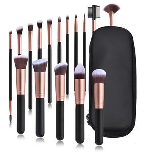 Ensemble de 16 pinceaux de maquillage professionnels personnalisables en fibres synthétiques noires avec manche en bois et logo, vente en gros, avec pochette - Product Image 1