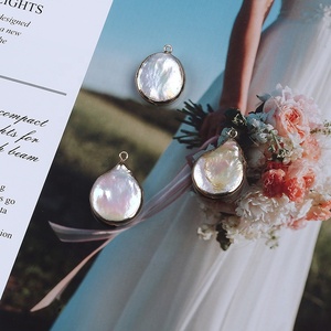 Perla Natural de agua dulce chapada en oro, Perla suelta en forma de moneda con cola - Product Image 2