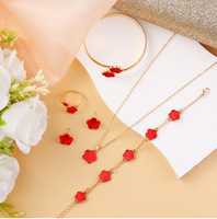 Conjunto de Joyería de Flor de la Suerte de Venta Caliente Transfronteriza para Mujer: Pulsera de Acrílico, Collar de Trébol de Cinco Hojas, Anillo y Pendientes al por Mayor