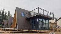Maison modulaire en acier léger, toit triangulaire, résidence permanente, intérieur luxueux, structure à deux étages avec grenier