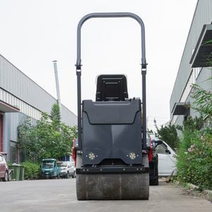 1,5 Tonnen Vollhydraulische Doppeltrommel-Vibrationswalze mit Benzinmotor - Product Image 5