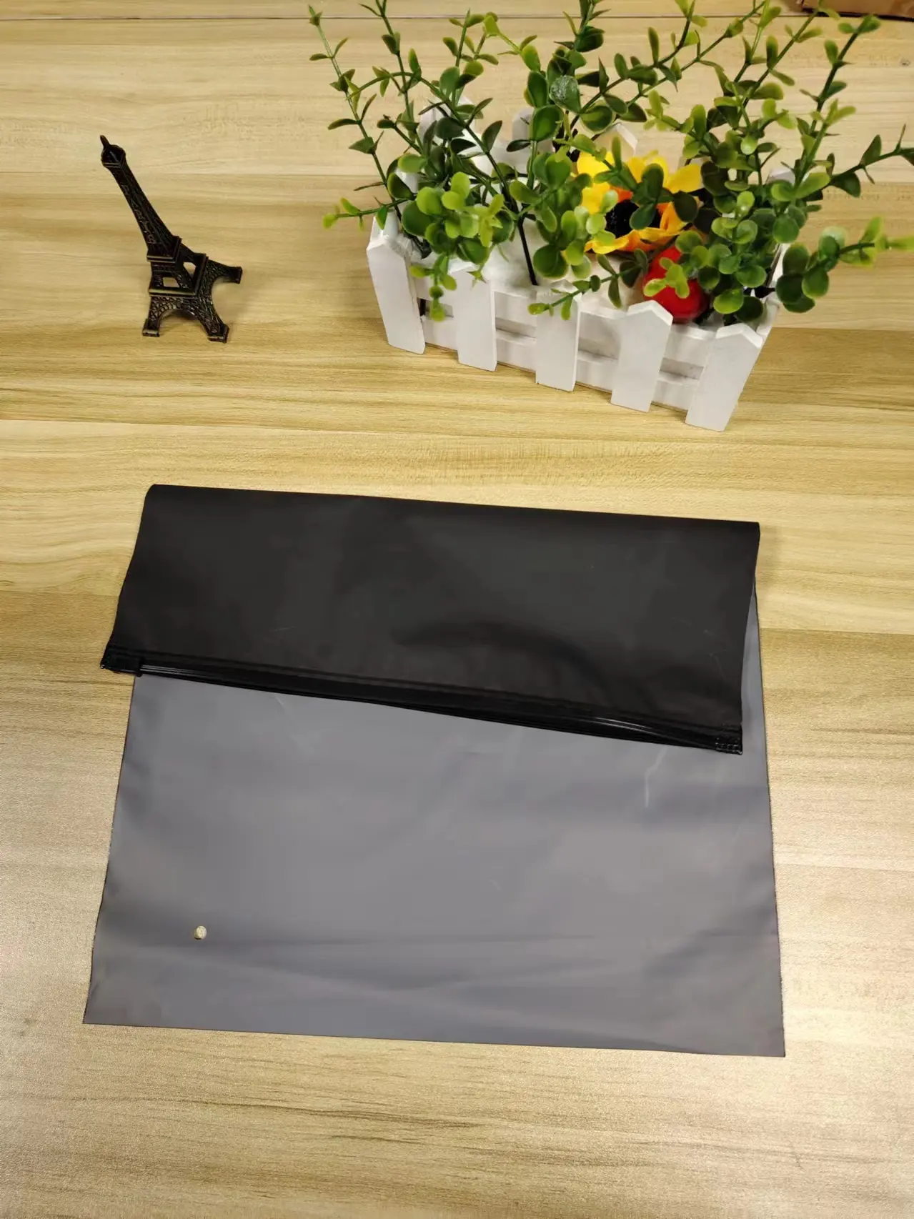 Matte/frosted plastic bag zip plastic bags black Customized logo plastic bags Customized size