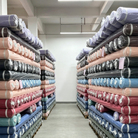 Fourniture en gros de tissu microfibre gaufré brossé 100% polyester, poids moyen, largeur 240 cm, pour la décoration intérieure et les textiles