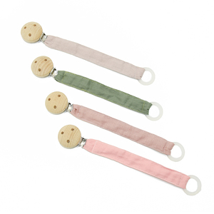 Attache-sucette en coton biologique pour bébé avec bois de hêtre matériau sûr pour bébé Style de tissu Clips pour enfants aide à garder la sucette en sécurité pour les tout-petits - Product Image 1