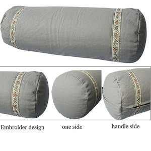 Forme d'oreiller de <span class=keywords><strong>traversin</strong></span> de yoga cylindrique rempli de blé à boucle-Coussin de tube de retenue pour l'étirement de la méditation - Product Image 4