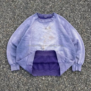Sudadera vintage de cuello redondo oversize con lavado ácido para hombre, estilo retro con bloques de color, efecto desgastado y dobladillo deshilachado. - Product Image 1