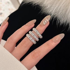 Bague vintage en argent pur S925 pour femmes, torsadée, avec incrustation de dentelle, haut de gamme, tendance de niche, personnalisée, luxe léger - Product Image 1