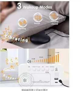 Offre Exceptionnelle : Réveil Sonore Grand Écran avec 3 Modes de Réveil, Lumière Nocturne RGB, Vibrations, pour Aveugles, et Fonction de Recharge Téléphone - Product Image 6