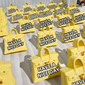 Diffuseur d'arômes pour voiture à évaporation naturelle, parfum longue durée, modèle pantoufles poney, vente chaude - Product Image 3