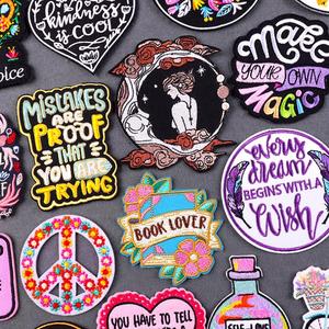 Patch brodé thermocollant personnalisé pour les amoureux des livres, patch brodé « Courage de la fille » pour vêtements et jeans, vente en gros - Product Image 1