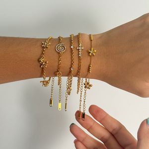 Pulseras de Moda con Dijes, Cadena Dorada, Diseño de Estrella y Flor, Incrustaciones de Circonio, Joyería Unisex para Regalo, Origen Yiwu - Product Image 2