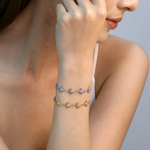 Bracelet classique en acier inoxydable plaqué or 18 carats avec breloque papillon pour femme, breloque étoile délicate, hypoallergénique, tendance - Product Image 1