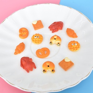 Hengxin ขนมปังทรงขนมปังขนาดเล็กสำหรับเล่นอาหารขนมปังทรงขนมปังเบเกิลครัวซองต์คุกกี้ย่างทรงสี่เหลี่ยมเสน่ห์เรซินสำหรับบ้านตุ๊กตางานฝีมือ - Product Image 6