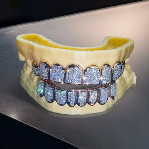 ヒップホップカスタムグリル見えない設定ヘビーデューティプリンセスカットローズゴールド8本8本8本の歯の男性Vvs Moissaniteダイヤモンドグリル - Product Image 1