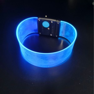 Braccialetto LED Luminoso Personalizzabile in TPU, Riutilizzabile, Alimentato a Batteria, Portatile per Feste, Festival e Uso Esterno - Product Image 6