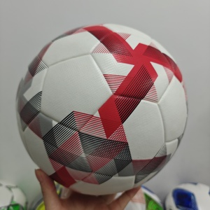 Ballon de football résistant à l'eau, cousu à la machine avec liaison thermique pour un jeu optimal par tous les temps, idéal pour les compétitions exigeantes 2026 - Product Image 3