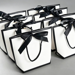 Sacs cadeaux élégants <span class=keywords><strong>noir</strong></span> et blanc avec nœud en satin, sacs en papier d'art de luxe pour boutique de mode, emballage de cosmétiques et de bijoux - Product Image 2