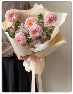 Papel de Regalo Impermeable de 56 cm x 10 yardas con Diseño Floral para Ramos de Flores, Papel de Envolver Floral Coreano, Papel de Regalo para Floristas - Product Image 6