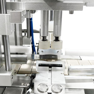 สายการผลิตบรรจุและปิดฝาขวดอัตโนมัติ พร้อมระบบควบคุม PLC ความแม่นยำสูง ใช้พลังงานไฟฟ้า 380 โวลต์ และระบบนิวเมติก - Product Image 4