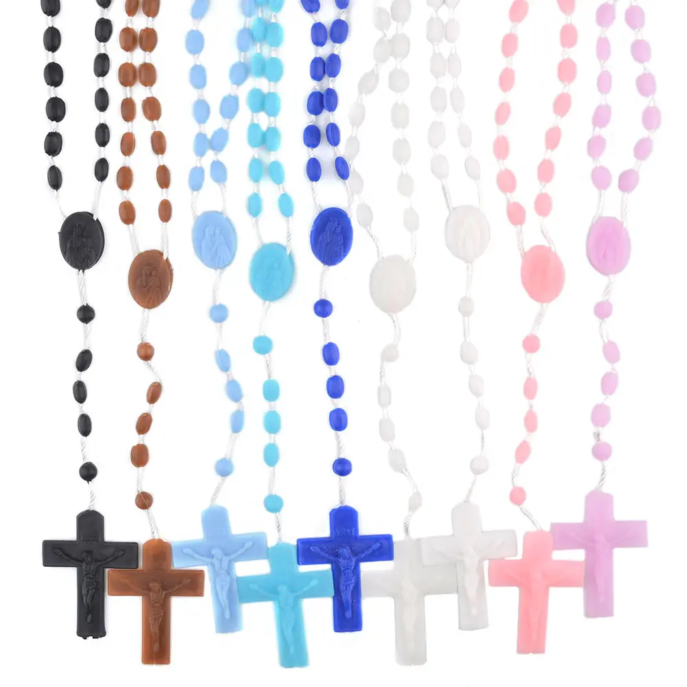رخيصة يسوع البلاستيك عقد خرز متعدد الألوان حبل مضيئة مسبحة كاثوليكية