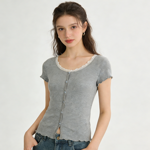 เสื้อยืดครอปแต่งลูกไม้สไตล์เกาหลีสำหรับผู้หญิง แขนสั้น ติดกระดุมด้านหน้า ทรงเข้ารูป หวานซ่อนเปรี้ยว แฟชั่นลำลอง - Product Image 3